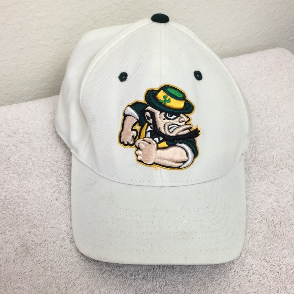 Zephyr Notre Dame White Embroidered Patch Fighting Irish Baseball Cap Size 7 1/4